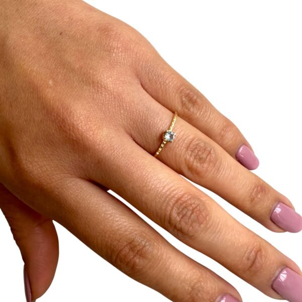 Anillo en oro amarillo 18K agua marina