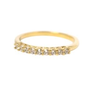 Anillo en oro amarillo de 18K medio riviere