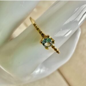 Anillo en oro amarillo 18K agua marina