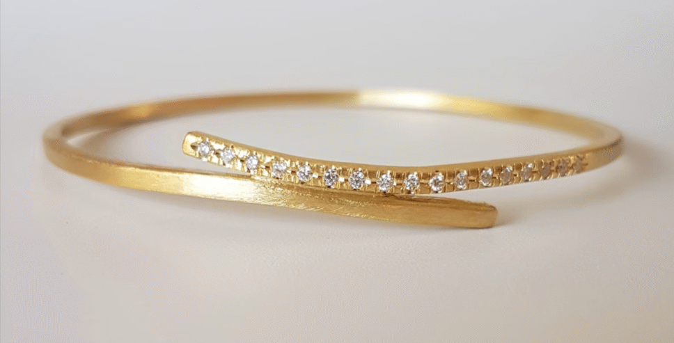 Pulsera y Brazalete: Desvelando las sutiles diferencias que marcan tu estilo